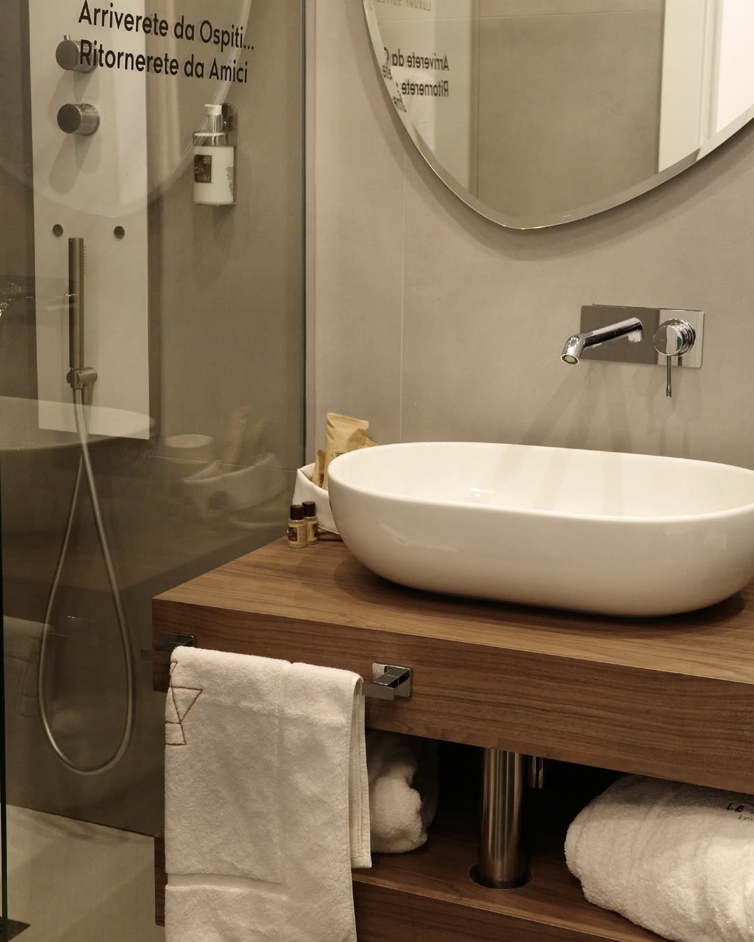Il Nido intimate suite bathroom